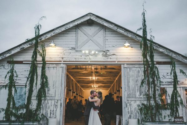 green-and-peach-snohomish-barn-wedding-at-dairyland-athena-grace-61