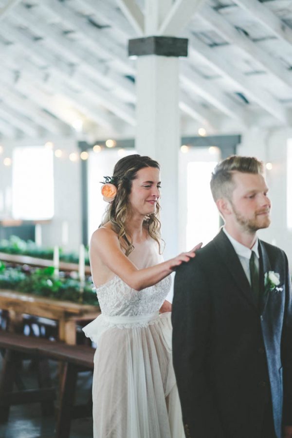 green-and-peach-snohomish-barn-wedding-at-dairyland-athena-grace-63