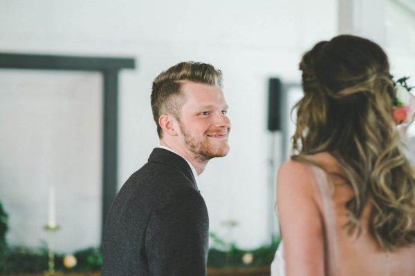 green-and-peach-snohomish-barn-wedding-at-dairyland-athena-grace-64