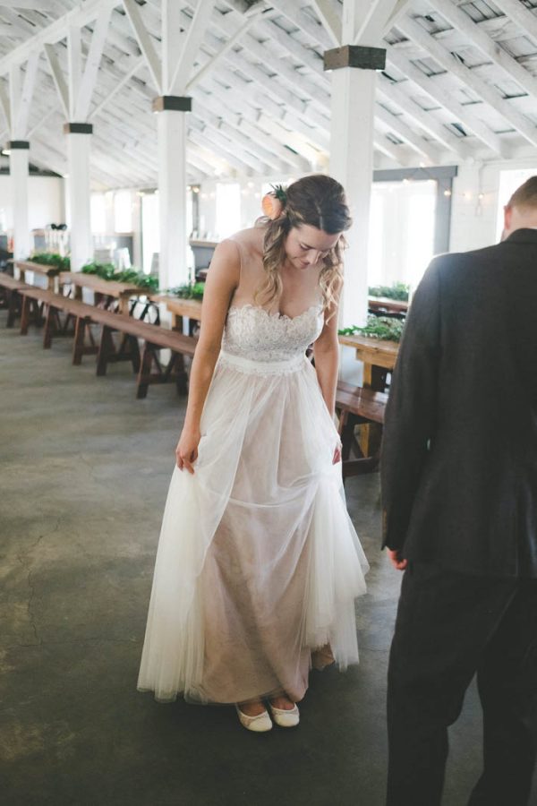 green-and-peach-snohomish-barn-wedding-at-dairyland-athena-grace-65