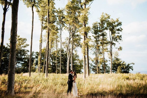 lovely-rustic-ontario-wedding-at-the-georgian-bay-club-laura-rowe-25