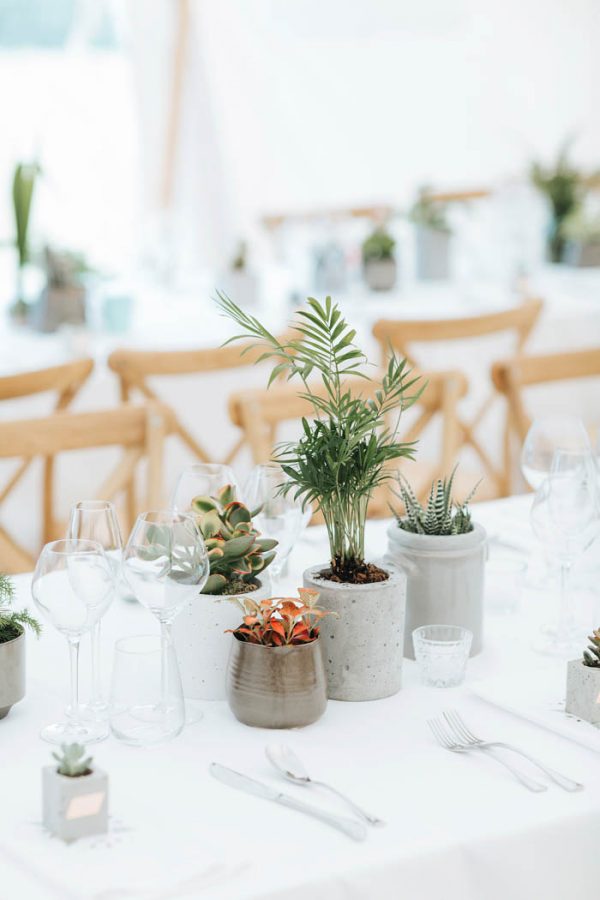 minimalist-botanical-wedding-in-a-london-backyard-miss-gen-photography-9