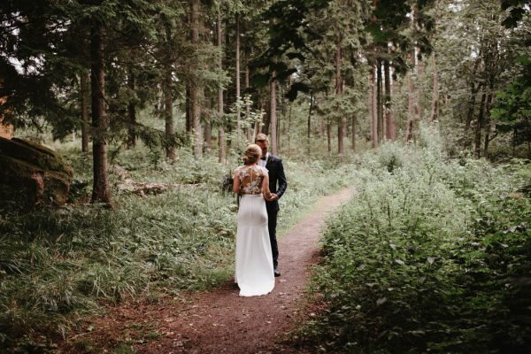 naturally-beautiful-waterfront-wedding-in-finland-patrick-karkkolainen-19