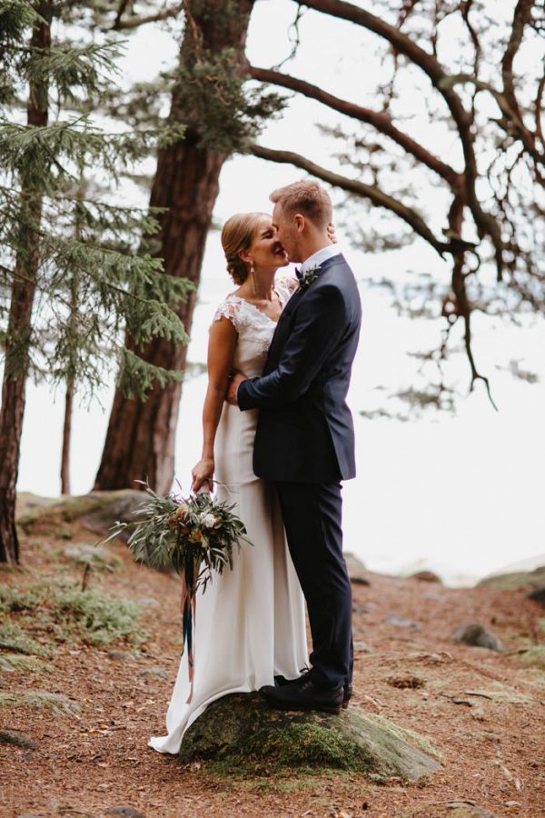 naturally-beautiful-waterfront-wedding-in-finland-patrick-karkkolainen-24