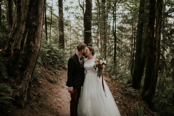 romantic-autumnal-portland-wedding-at-union-pine-olivia-strohm-photography-14