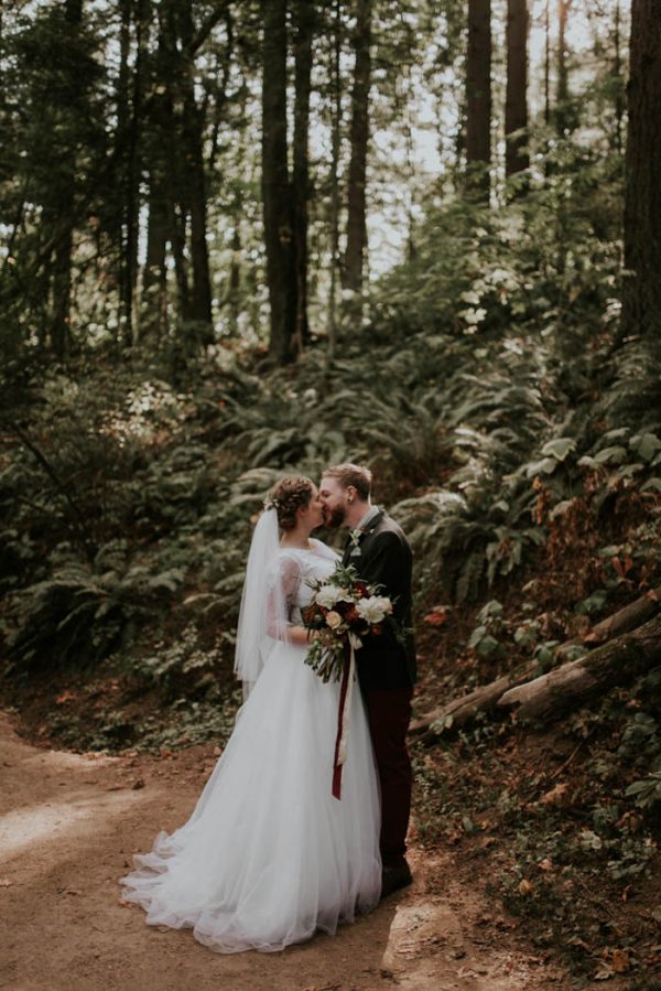 romantic-autumnal-portland-wedding-at-union-pine-olivia-strohm-photography-15