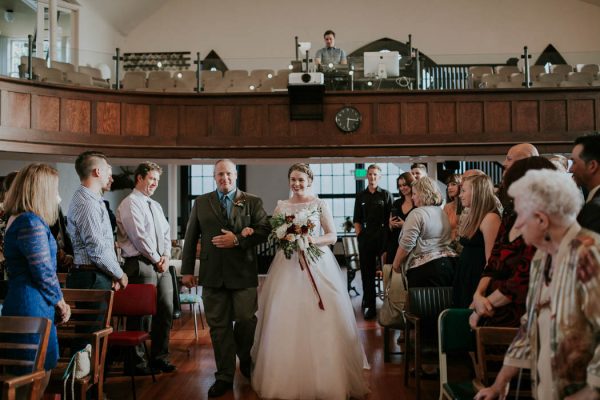 romantic-autumnal-portland-wedding-at-union-pine-olivia-strohm-photography-27