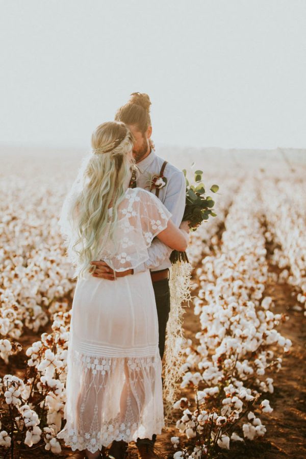 this-alternative-elopement-inspiration-in-a-cotton-field-is-perfect-for-fall-emily-nicole-photo-14