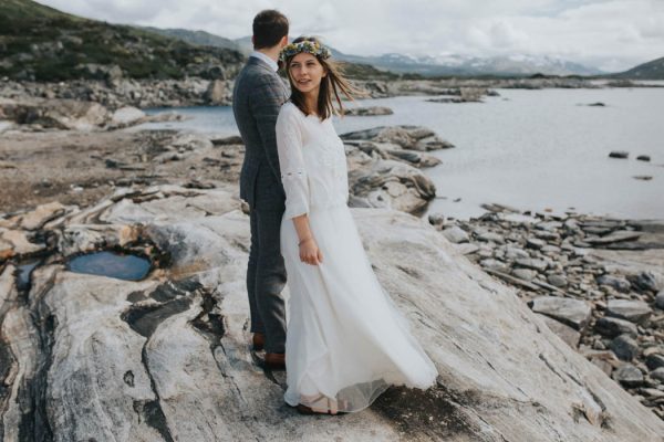 this-norweigian-post-wedding-shoot-at-aursjovegen-road-will-take-your-breath-away-joanna-jaskolska-fotografia-11