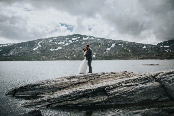 this-norweigian-post-wedding-shoot-at-aursjovegen-road-will-take-your-breath-away-joanna-jaskolska-fotografia-19