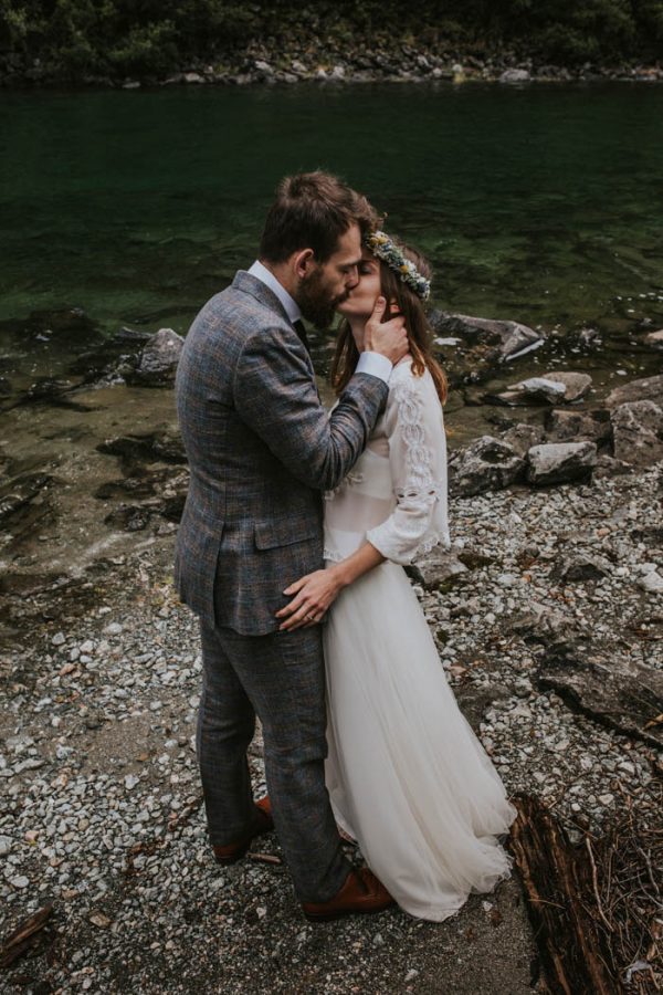 this-norweigian-post-wedding-shoot-at-aursjovegen-road-will-take-your-breath-away-joanna-jaskolska-fotografia-2