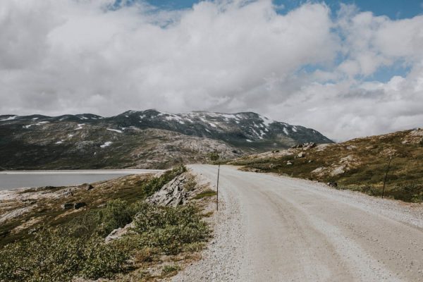 this-norweigian-post-wedding-shoot-at-aursjovegen-road-will-take-your-breath-away-joanna-jaskolska-fotografia-40