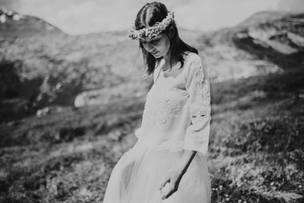 this-norweigian-post-wedding-shoot-at-aursjovegen-road-will-take-your-breath-away-joanna-jaskolska-fotografia-7