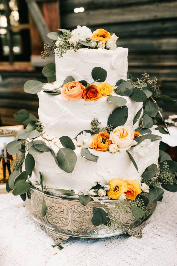 two-old-souls-tied-the-knot-in-a-vintage-wedding-at-the-barn-at-the-woods-sarah-libby-photography-51