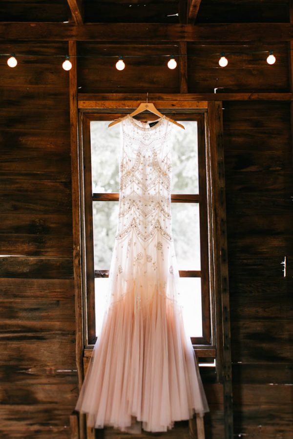 two-old-souls-tied-the-knot-in-a-vintage-wedding-at-the-barn-at-the-woods-sarah-libby-photography-6