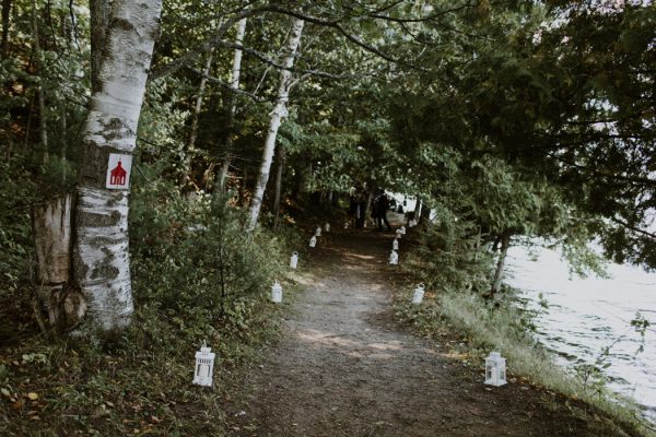 black-and-white-muskoka-wedding-at-camp-mini-yo-we-11