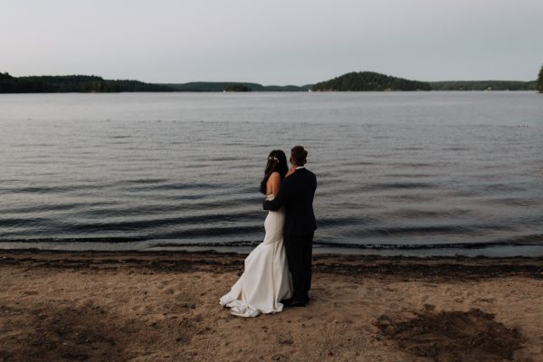 black-and-white-muskoka-wedding-at-camp-mini-yo-we-40