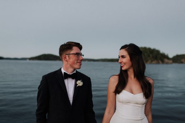 black-and-white-muskoka-wedding-at-camp-mini-yo-we-42