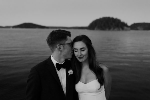 black-and-white-muskoka-wedding-at-camp-mini-yo-we-43