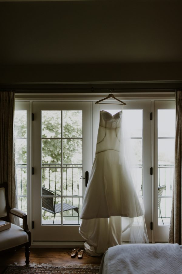 black-and-white-muskoka-wedding-at-camp-mini-yo-we-7