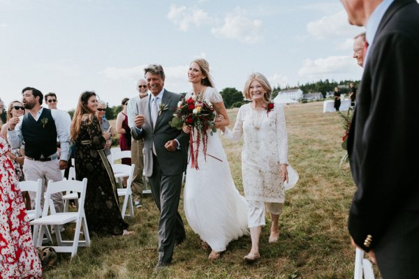 naturally-boho-maine-wedding-at-the-lookout-34