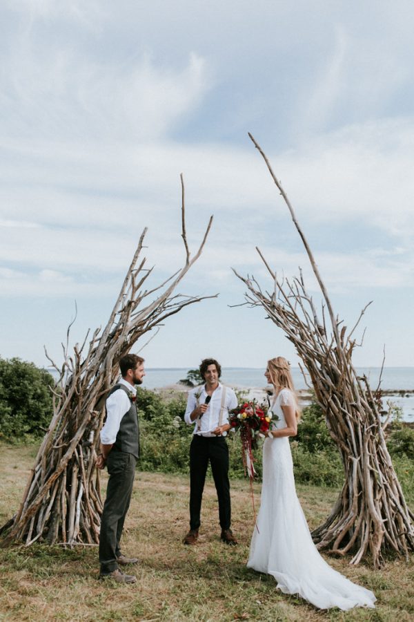 naturally-boho-maine-wedding-at-the-lookout-35