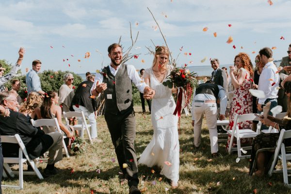 naturally-boho-maine-wedding-at-the-lookout-39