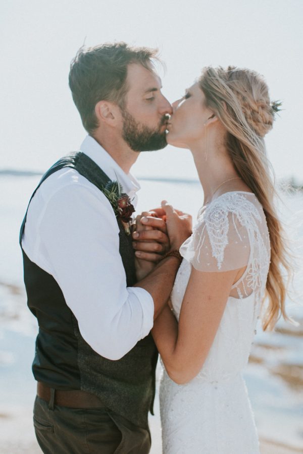 naturally-boho-maine-wedding-at-the-lookout-51