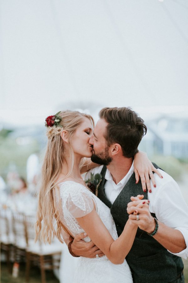 naturally-boho-maine-wedding-at-the-lookout-64