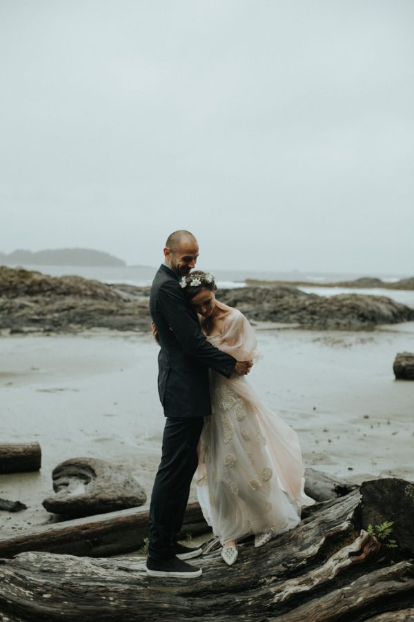 passionate-and-personal-tofino-beach-elopement-26