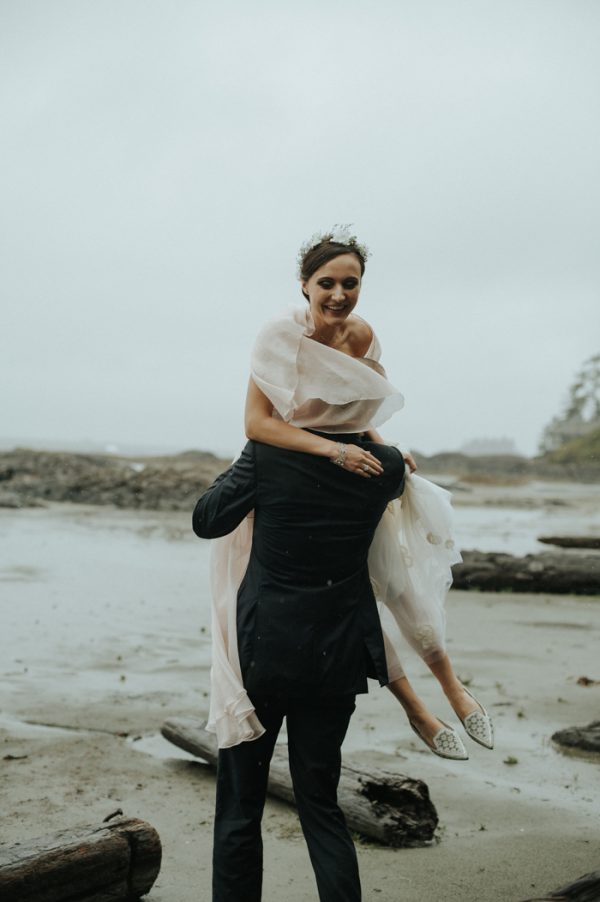 passionate-and-personal-tofino-beach-elopement-28