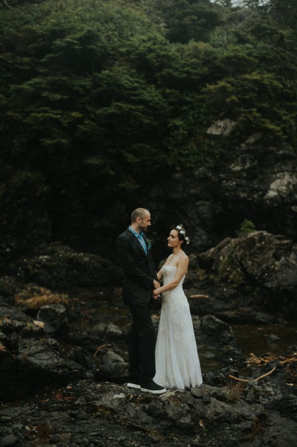 passionate-and-personal-tofino-beach-elopement-44