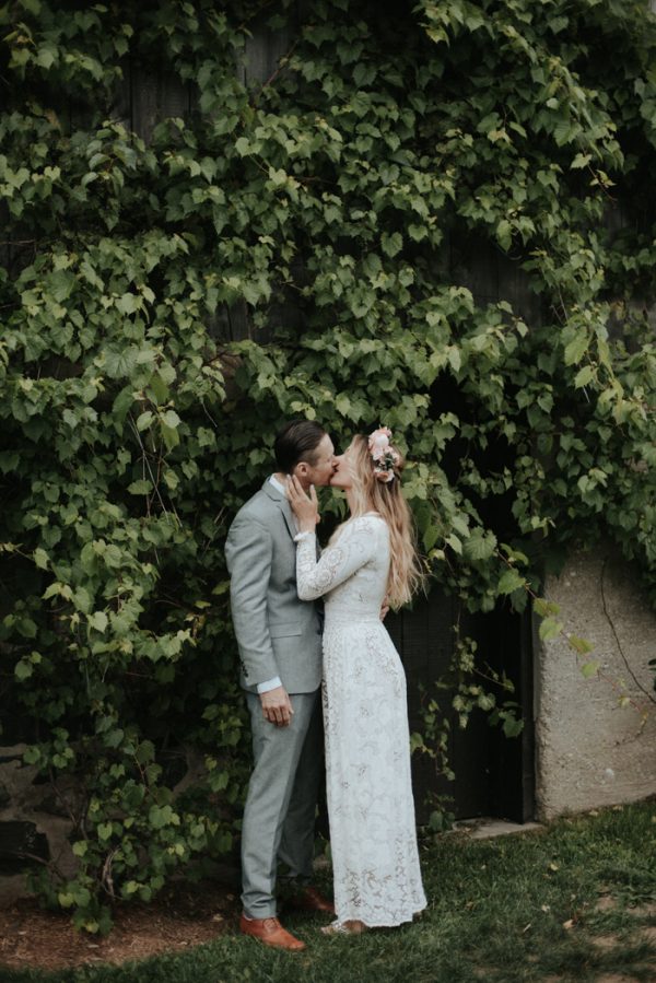 Intimate outdoor wedding at South Pond Farm by Daring Wanderer // www.daringwanderer.com