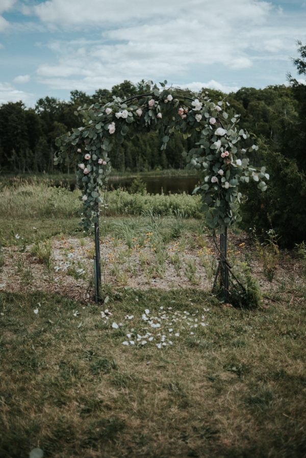 Intimate outdoor wedding at South Pond Farm by Daring Wanderer // www.daringwanderer.com