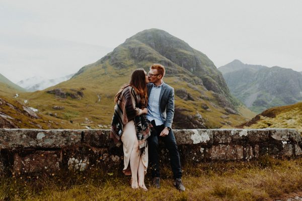 these-wild-portraits-in-glencoe-look-like-the-couple-has-the-world-to-themselves-19
