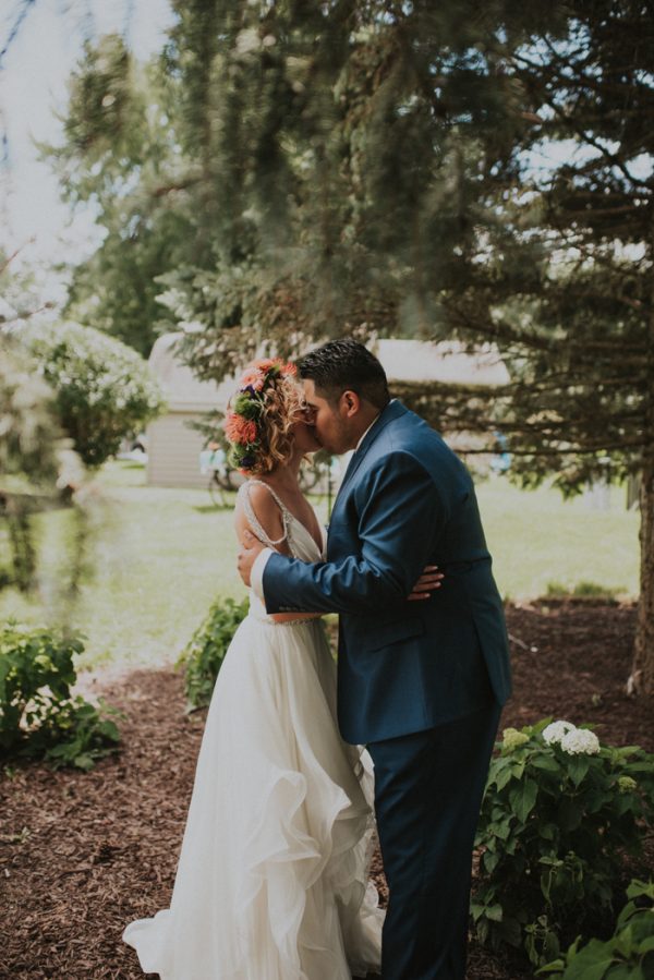 this-backyard-fiesta-wedding-took-notes-from-frida-kahlos-style-15