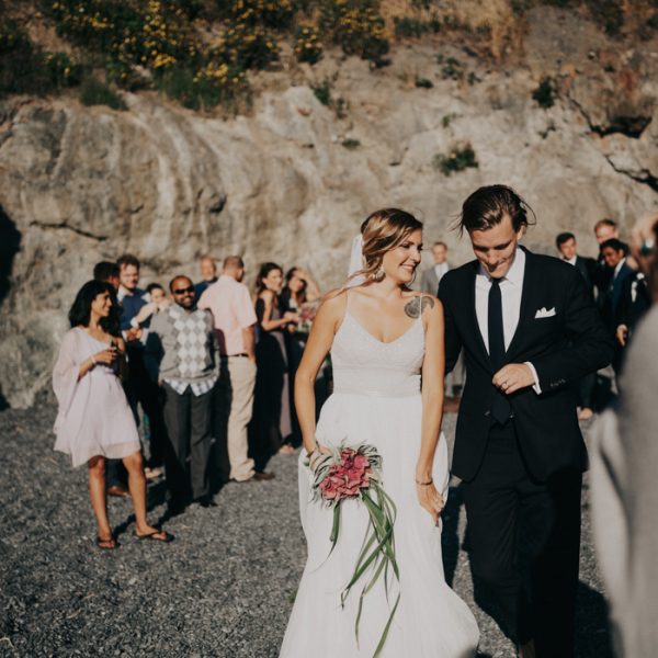 this-oceanside-wedding-at-shelter-cove-is-the-epitome-of-laid-back-chic-24