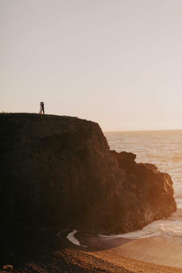 this-oceanside-wedding-at-shelter-cove-is-the-epitome-of-laid-back-chic-39