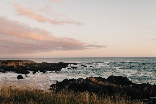 this-oceanside-wedding-at-shelter-cove-is-the-epitome-of-laid-back-chic-7