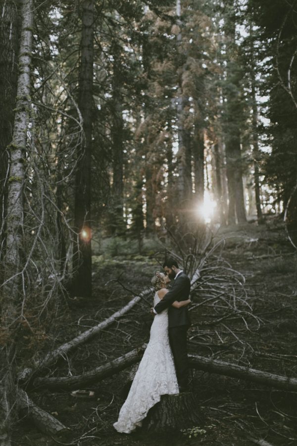 whimsical-diy-wedding-at-yosemite-bug-rustic-mountain-resort-27