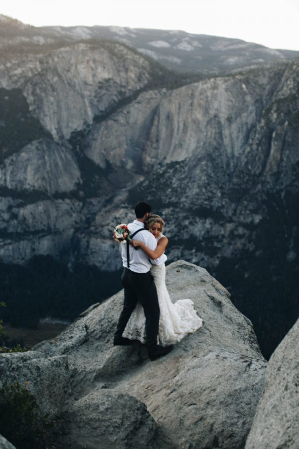 whimsical-diy-wedding-at-yosemite-bug-rustic-mountain-resort-29