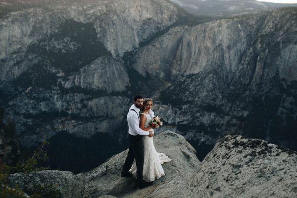 whimsical diy wedding at yosemite bug rustic mountain resort 30 600x400