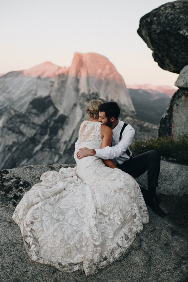 whimsical-diy-wedding-at-yosemite-bug-rustic-mountain-resort-32