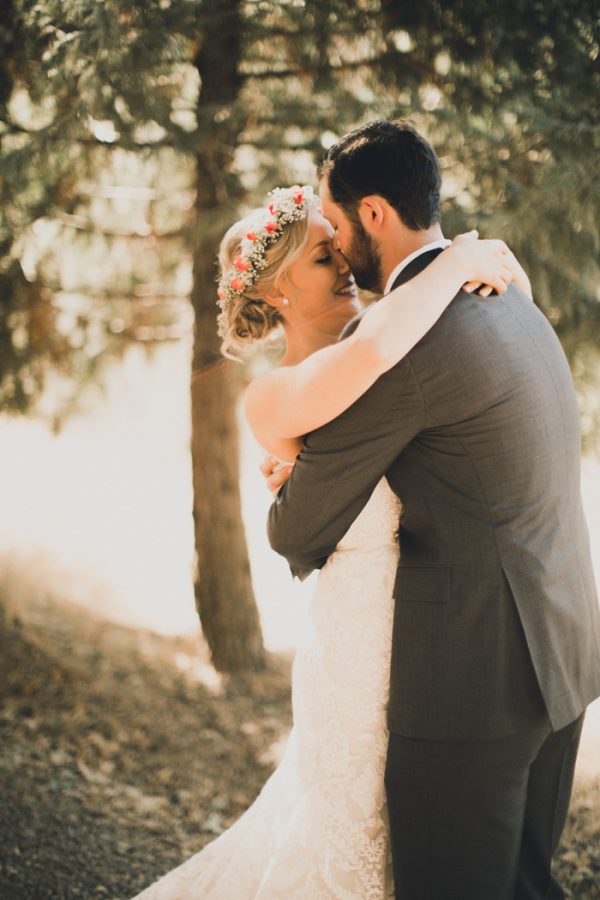 whimsical-diy-wedding-at-yosemite-bug-rustic-mountain-resort-9