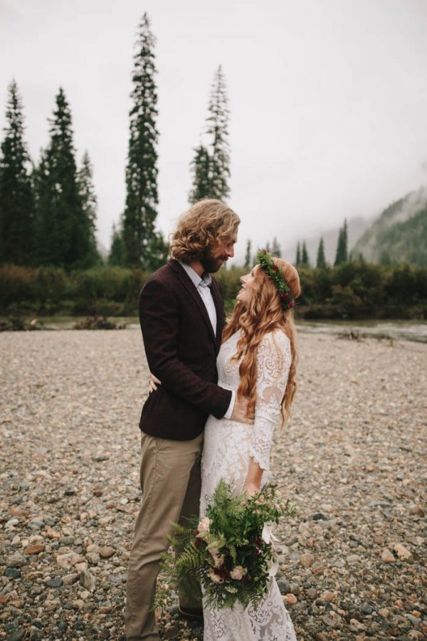 diy-forest-wedding-at-begbie-falls-in-british-columbia-kelly-brown-photography-15