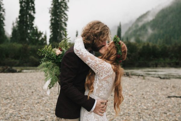 diy-forest-wedding-at-begbie-falls-in-british-columbia-kelly-brown-photography-16
