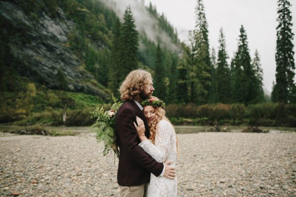 diy-forest-wedding-at-begbie-falls-in-british-columbia-kelly-brown-photography-17