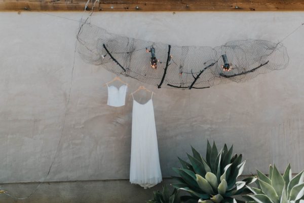 southern-california-desert-wedding-overlooking-the-malibu-hills-kindred-weddings-2