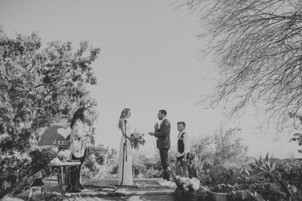 southern-california-desert-wedding-overlooking-the-malibu-hills-kindred-weddings-28