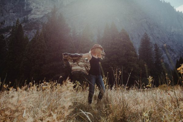 youll-love-the-epic-cuddles-in-this-yosemite-engagement-session-marcela-pulido-photography-5